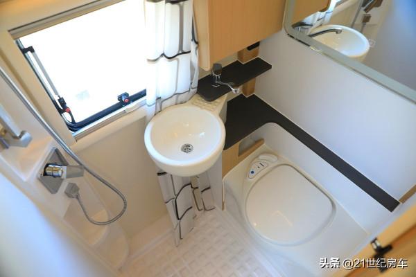 歐式設計風格，商務旅居兼備！鉑馳旅行家雙拓展房車