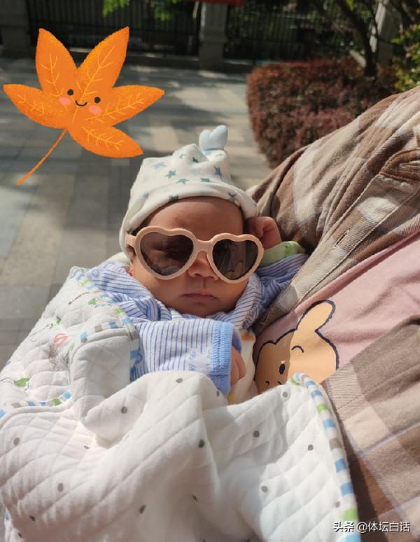 29歲體操冠軍產子!退役後形象變“女神”,老公為1米9肌肉男 29歲體操冠軍產子!退役後形象變“女神”,老公為1米9肌肉男