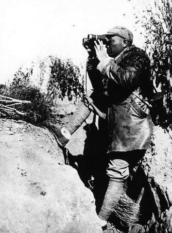 毛主席姓毛，彭德懷姓彭，為何毛主席說他倆都姓石，是兩塊石頭？