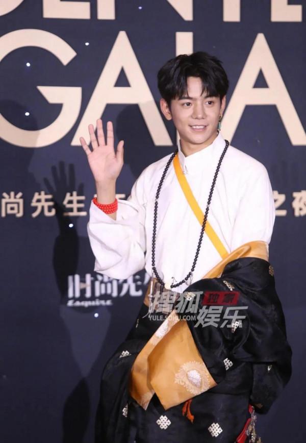 時尚先生明星紅毯生圖，張雨綺大變臉，丁真全場最佳