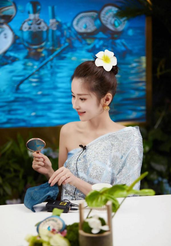 穎兒這身衣服太漂亮了