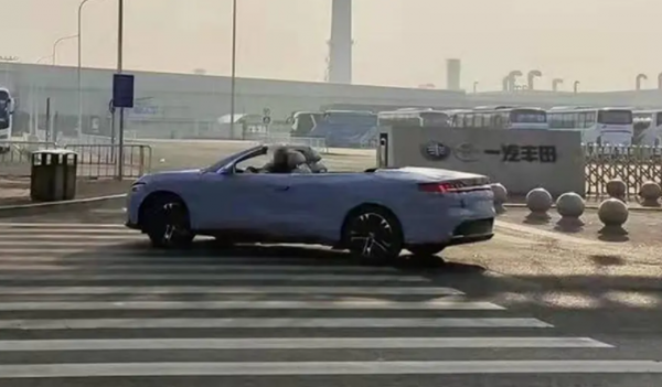 新車速遞｜這顏值誰能頂得住？全新比亞迪漢EV敞篷版曝光！