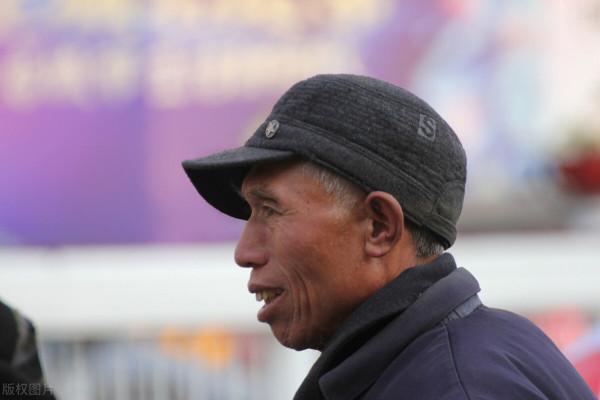 60歲以上農民工進城打工的無奈：除了建築業的體力活其它做不了