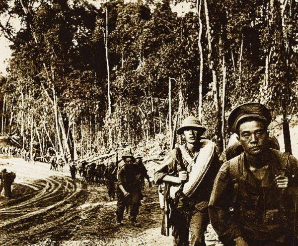 1942年，16歲的小兵穿越了野人山，戰友們的悽慘讓他心痛了一輩子