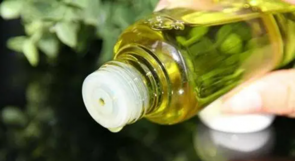 卸妝真的很重要!分享4款熱門好用的卸妝油,溫和高效膚感好 卸妝真的很重要!分享4款熱門好用的卸妝油,溫和高效膚感好