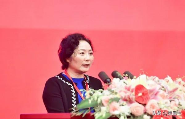 從“女記者”到“地產一姐”，龍湖吳亞軍的“三不”人生