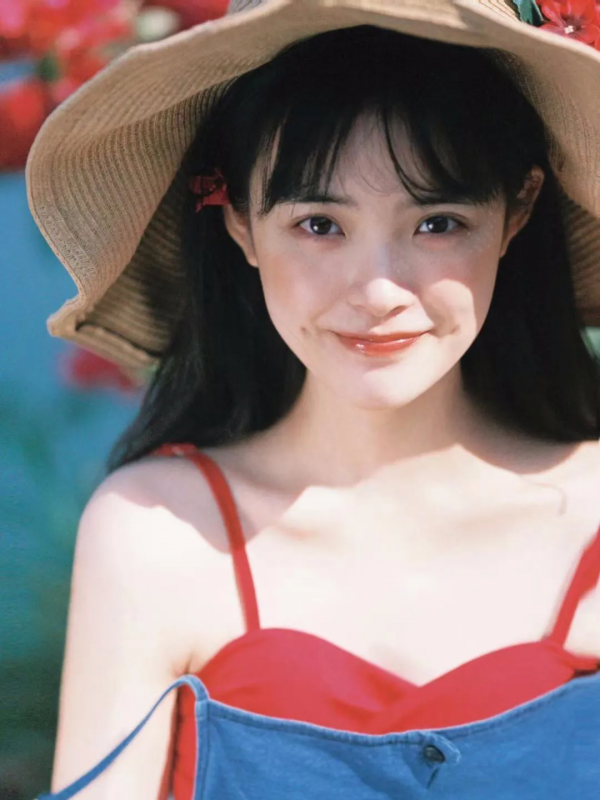 楊超越是“整”了嗎?怎麼突然美成王祖賢了? 楊超越是“整”了嗎?怎麼突然美成王祖賢了?