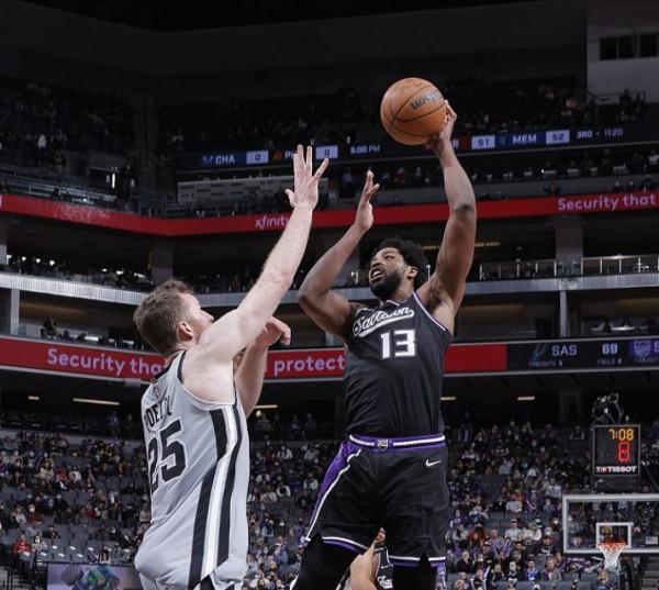 攻不行,守不行,就剩個五小陣容不可多得的中鋒的稱號 攻不行,守不行,就剩個五小陣容不可多得的中鋒的稱號