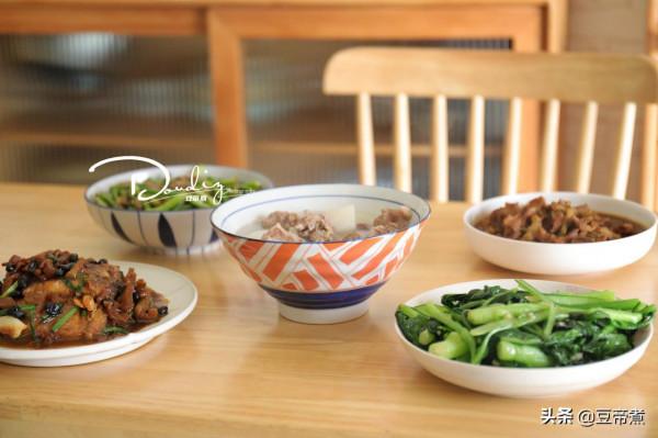 北方朋友第一次來福建,看到桌子上的菜,表示終於能好好吃個飯了 北方朋友第一次來福建,看到桌子上的菜,表示終於能好好吃個飯了