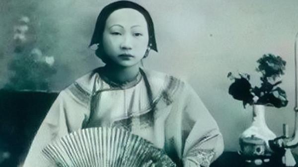 馬步芳攜鉅款逃往沙特，娶侄女未遂在陽臺互罵，引當地800人圍觀