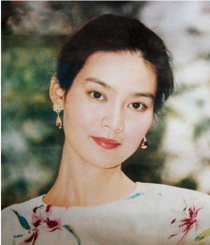 潘虹：跟丈夫結婚8年僅相處380天，離婚後卻說最愛前夫，這是為何