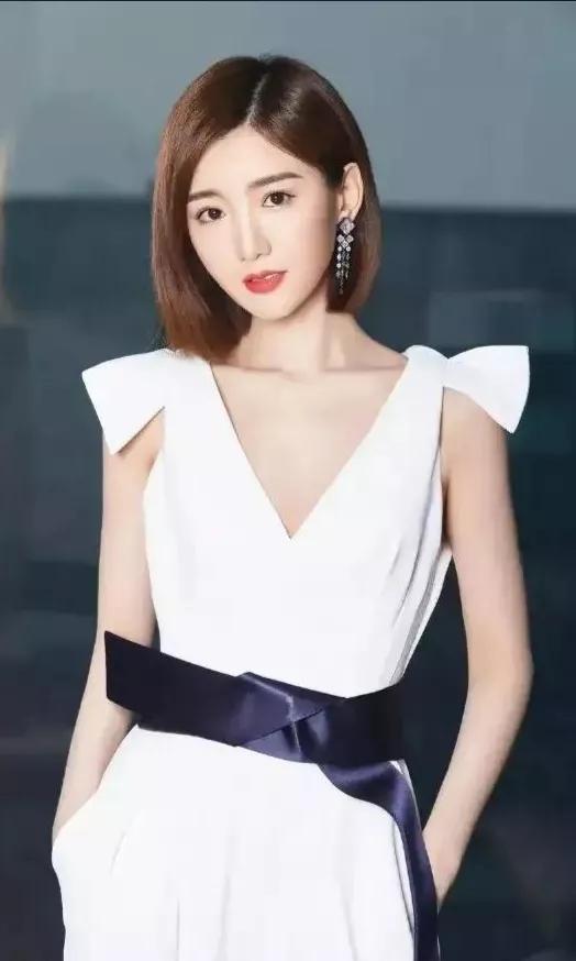 毛曉彤美照一冊，欣賞