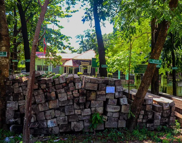 緬甸沿海沒收大量木材,結果還未拍賣就已被泡壞 緬甸沿海沒收大量木材,結果還未拍賣就已被泡壞