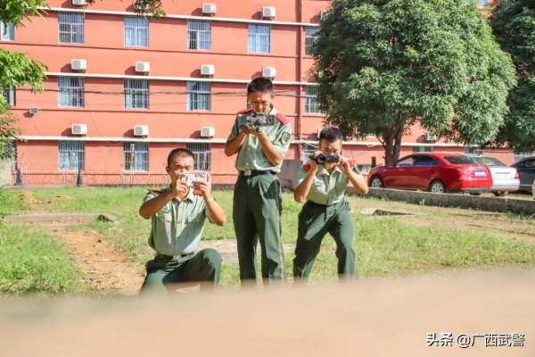 兵記者,集合! 兵記者,集合!