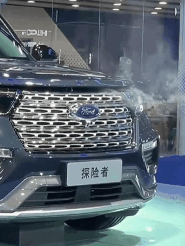 長安福特探險者展臺現場冒煙 內部解釋站得住腳嗎？