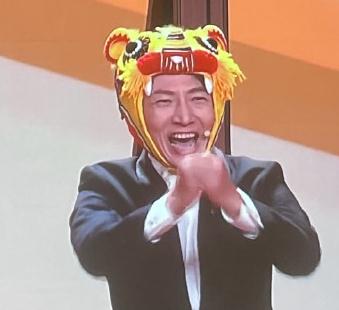 春晚舞臺上，撒貝南回應熱搜了