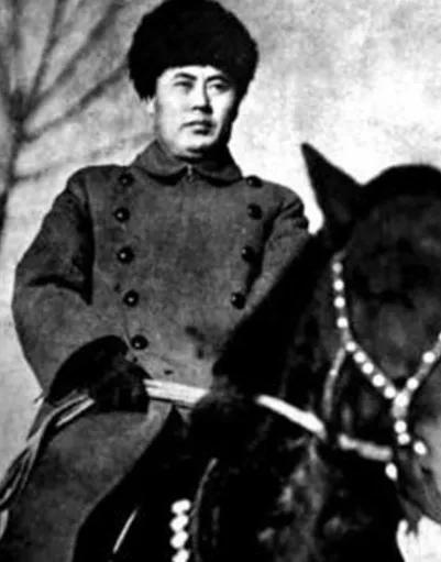 傅作義的部隊就是硬氣：一個排被日軍包圍，全部戰死，無一人投降