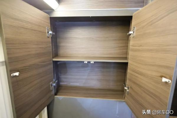 6座雙臥獨立淋浴房車,獨特佈局加大生活區,適合一家人長途旅行 6座雙臥獨立淋浴房車,獨特佈局加大生活區,適合一家人長途旅行