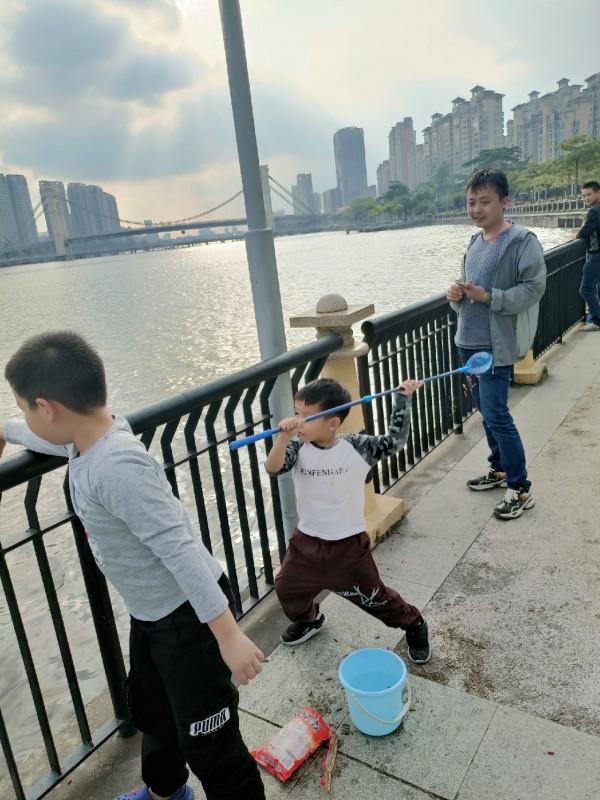 「雙11」半下午,一家人,一份餌,三條魚,盡享親子垂釣之樂… 「雙11」半下午,一家人,一份餌,三條魚,盡享親子垂釣之樂…