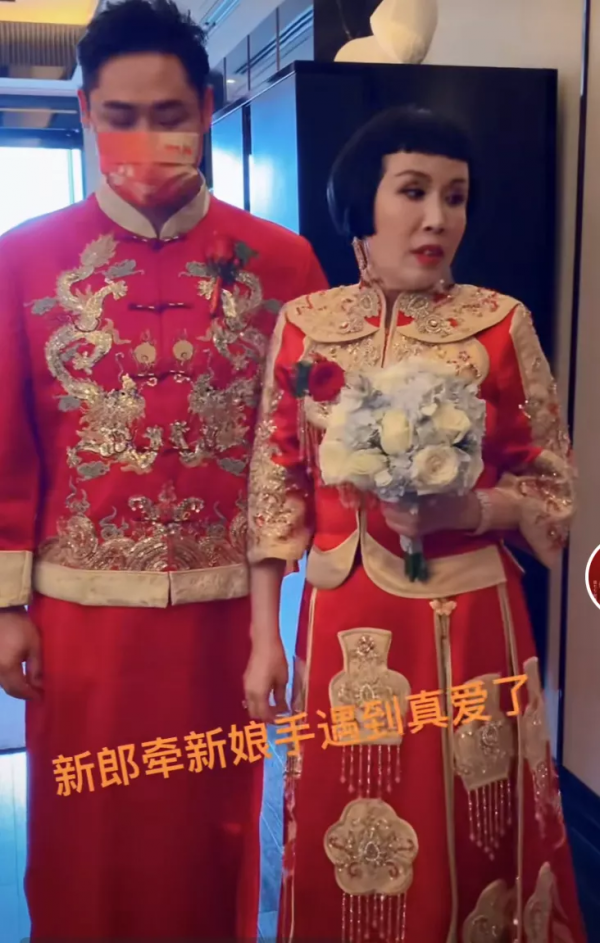 千萬網紅直播母親嫁給小男友,還有黃曉明劉曉慶等大腕線上祝福 千萬網紅直播母親嫁給小男友,還有黃曉明劉曉慶等大腕線上祝福