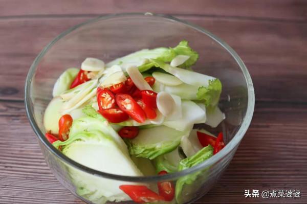 白菜蘿蔔靠邊站,遇到這菜多買點,三兩下泡好,下飯開胃嘎嘎脆 白菜蘿蔔靠邊站,遇到這菜多買點,三兩下泡好,下飯開胃嘎嘎脆