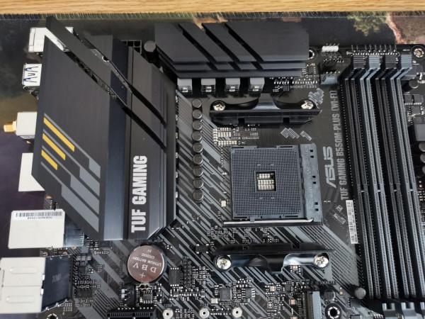 幫忙裝電腦還要送個機箱？喬思伯D30+5800X+3070ti裝機作業