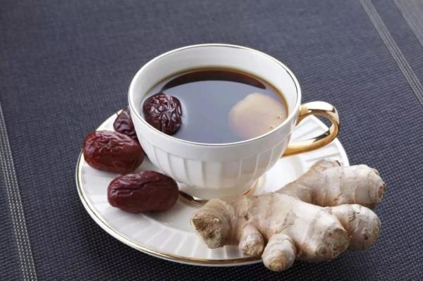 女人冬天手腳冰涼怎麼辦？按三穴，喝四湯，一個泡腳方，全身暖和