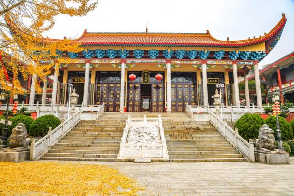 湖南有座古剎，相傳被“五條龍”守護，是湘潭境內四大古剎之一