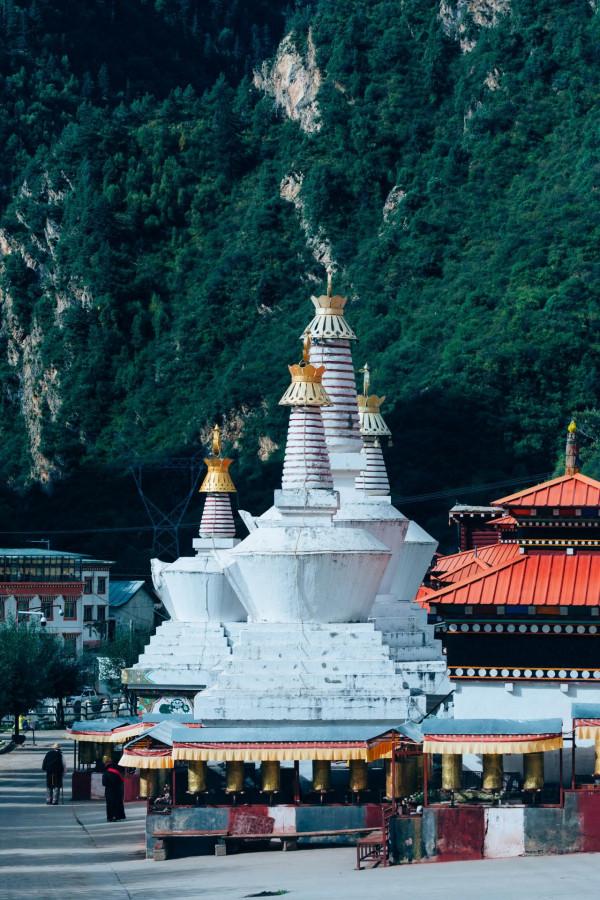 瓦拉寺：康巴腹地的“孔雀開屏”，藏東第一廟