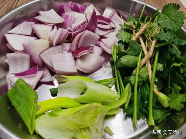 飯店的洋蔥拌木耳是怎麼做出來的，告訴你步驟和技巧，收藏好哦