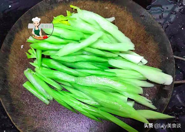 秋天,記得多吃這“一白一綠”,不放肉炒也很香,秋天吃它特養人 秋天,記得多吃這“一白一綠”,不放肉炒也很香,秋天吃它特養人