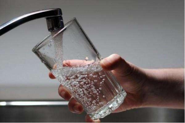 醫生忠告，若常喝3種水，肌膚健康受到威脅，身體健康受到影響