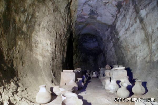 古墓出土一尊玉人,底座上的“十字銘文”代表什麼?至今無人能解 古墓出土一尊玉人,底座上的“十字銘文”代表什麼?至今無人能解