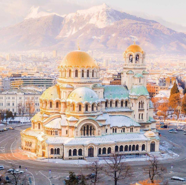 歐洲冬天最美的十個城市！雪白燈紅人情暖