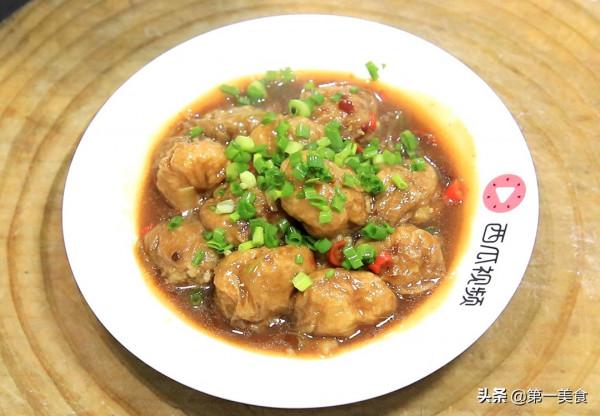 油麵筋塞肉,調製肉餡有講究,滑嫩爽口,不易鬆散,口口爆汁 油麵筋塞肉,調製肉餡有講究,滑嫩爽口,不易鬆散,口口爆汁