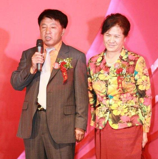 王楠：癌症16年丈夫不離不棄，40歲生2胎，風光背後有淚水