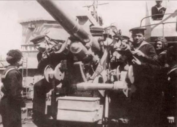 1955年蘇軍撤離大連,移交上千門火炮,300多架飛機58艘艦艇 1955年蘇軍撤離大連,移交上千門火炮,300多架飛機58艘艦艇