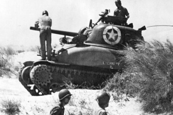 德國軍隊有多恐怖？美國坦克成“豆腐”，美軍竟都狂逃150公里？