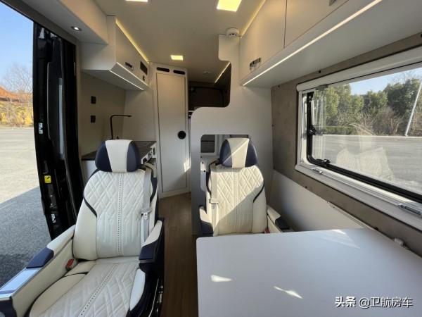 全新超酷亮黑武士帶獨立航空座椅