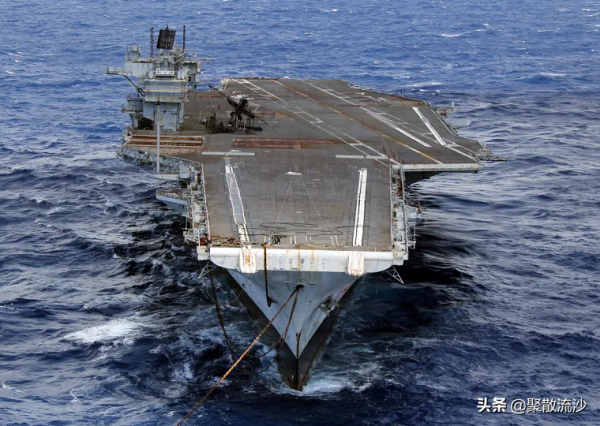 8500噸的潛艇，裝備10枚導彈，造價趕上5艘94000噸的核航母