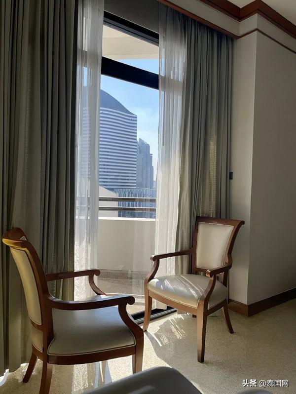 一名中國人在泰確診的抗毒日誌:呼吸困難,喝水像刀割一樣疼.... 一名中國人在泰確診的抗毒日誌:呼吸困難,喝水像刀割一樣疼....