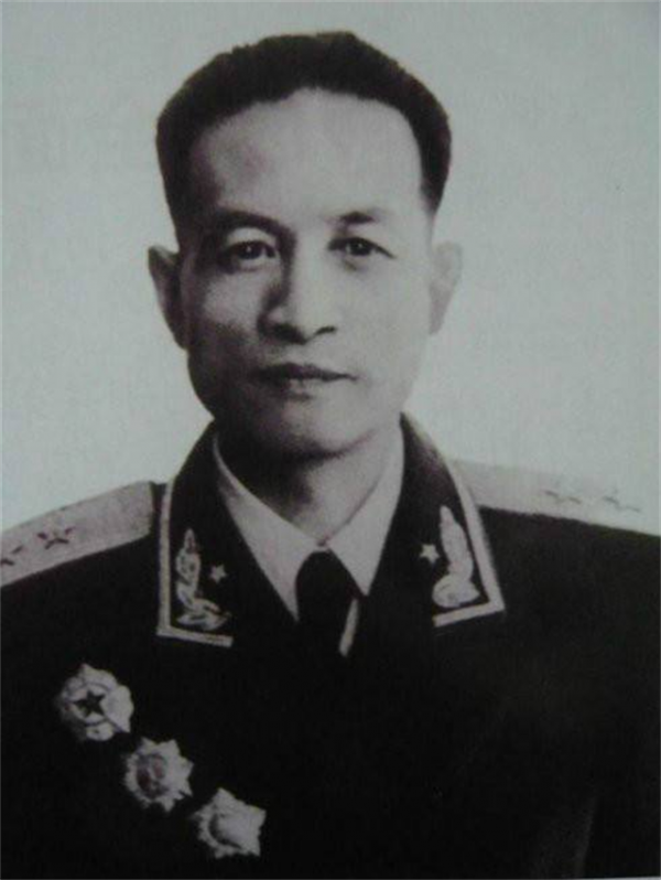 被紅軍活捉的張輝瓚，三位部下成將軍，三名子女解放後功成名就