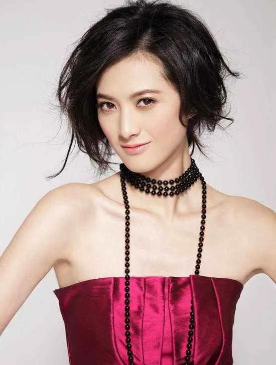 靳東初戀女友：隋俊波一生三段感情，結婚八年，老公身份至今是謎