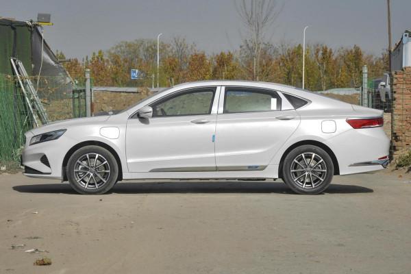 車長近5米，搭載1.5T插電式混動，售價16.98萬，體驗博瑞ePro