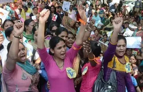 娶107個老婆，個個對其言聽計從，這個黑人男子究竟有何魔力？