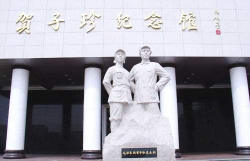 79年賀子珍進京向毛主席遺體三鞠躬，病逝後鄧小平親定其葬禮規格