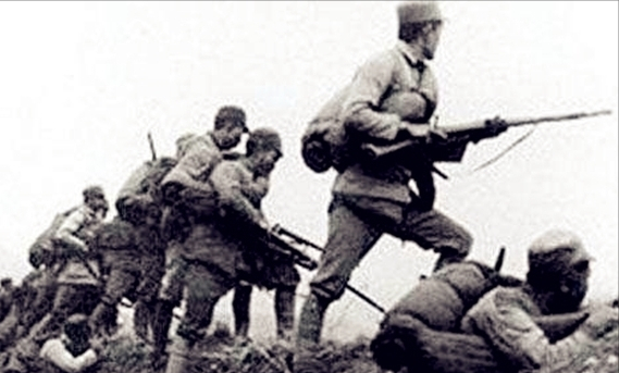 蔣介石率30萬大軍包圍，毛澤東卻原地睡覺3天，事後才知此計真高