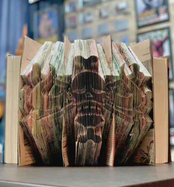 海賊王:用雜誌疊成海賊logo,網友:用多少節課練出來的? 海賊王:用雜誌疊成海賊logo,網友:用多少節課練出來的?