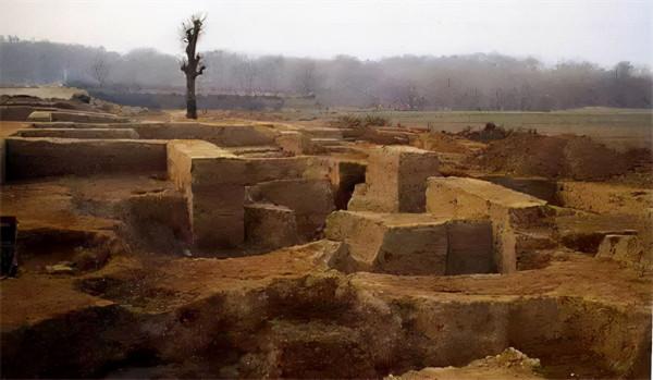 陝西農民犁地撿到寶,放院子裡當雞食盆,考古隊拿走成國寶級文物 陝西農民犁地撿到寶,放院子裡當雞食盆,考古隊拿走成國寶級文物