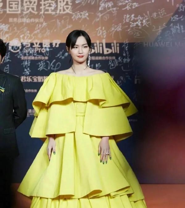 明星造型“尷尬史”:有人像荷包蛋,有人醜似女巫,有人老10歲 明星造型“尷尬史”:有人像荷包蛋,有人醜似女巫,有人老10歲